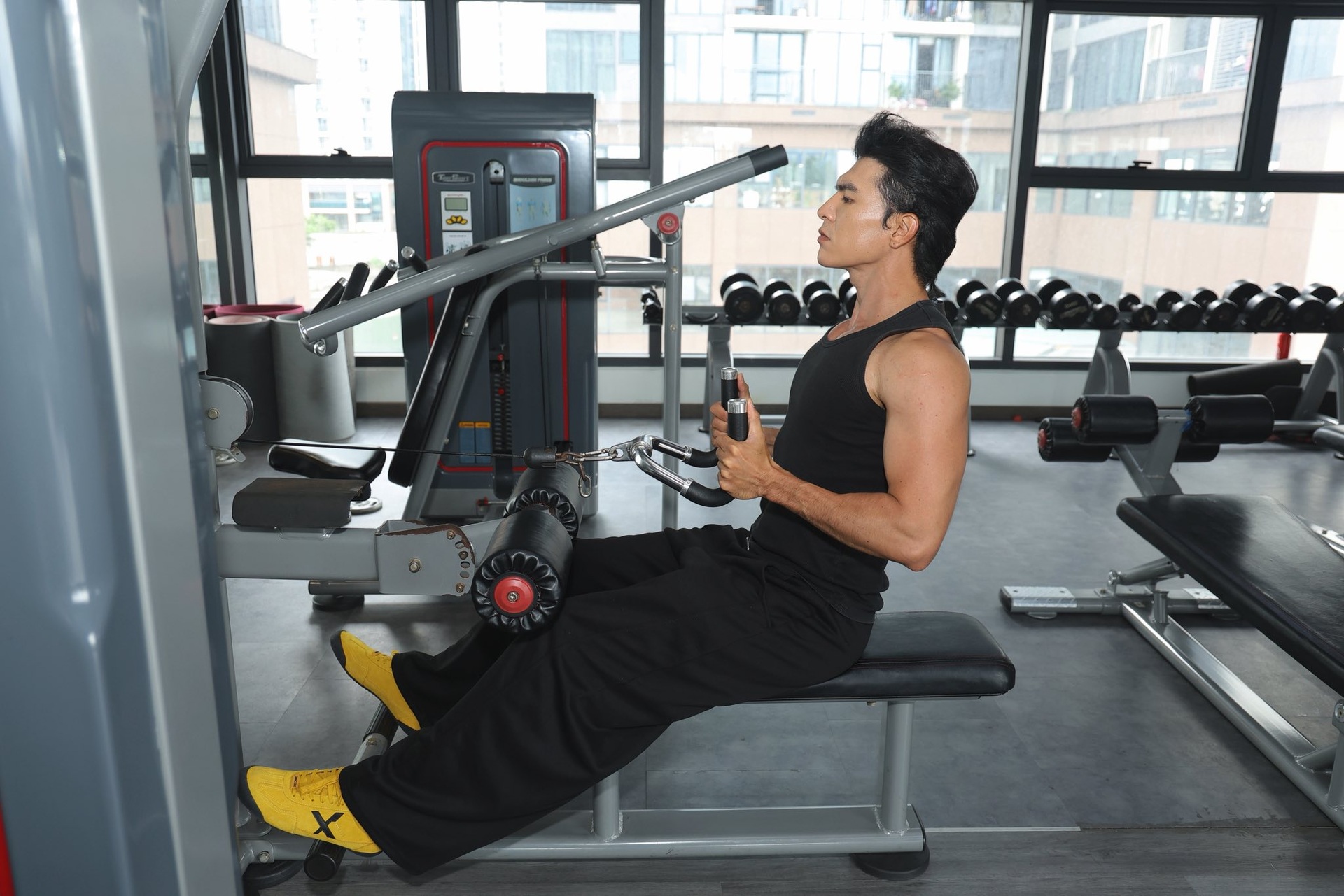 Nam thần khiến 2 mỹ nữ phim VTV tranh nhau, có tác phẩm 700 tỷ đồng - 7