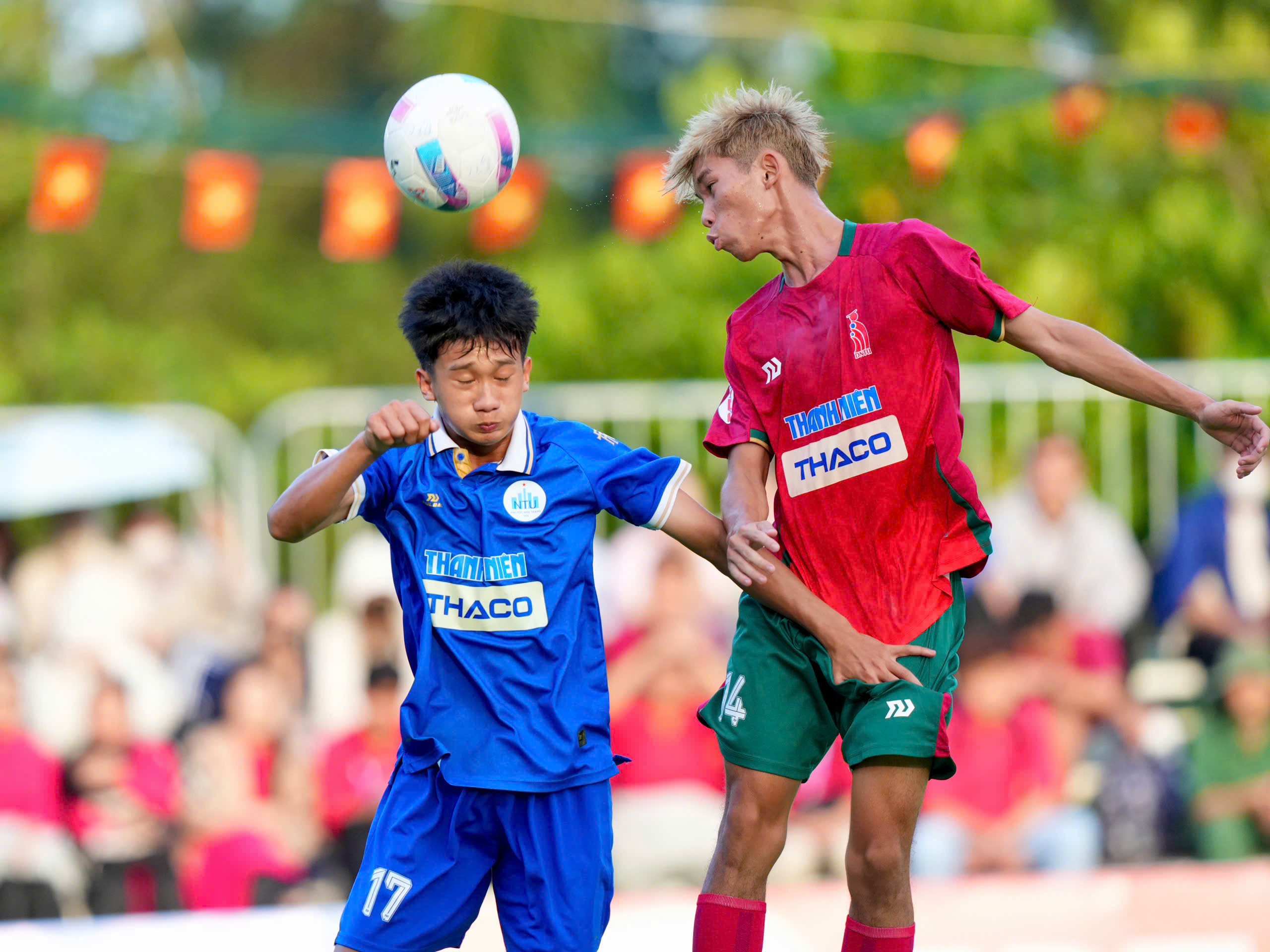 Tình yêu chân thành của 'cầu thủ thứ 12'- Ảnh 2.