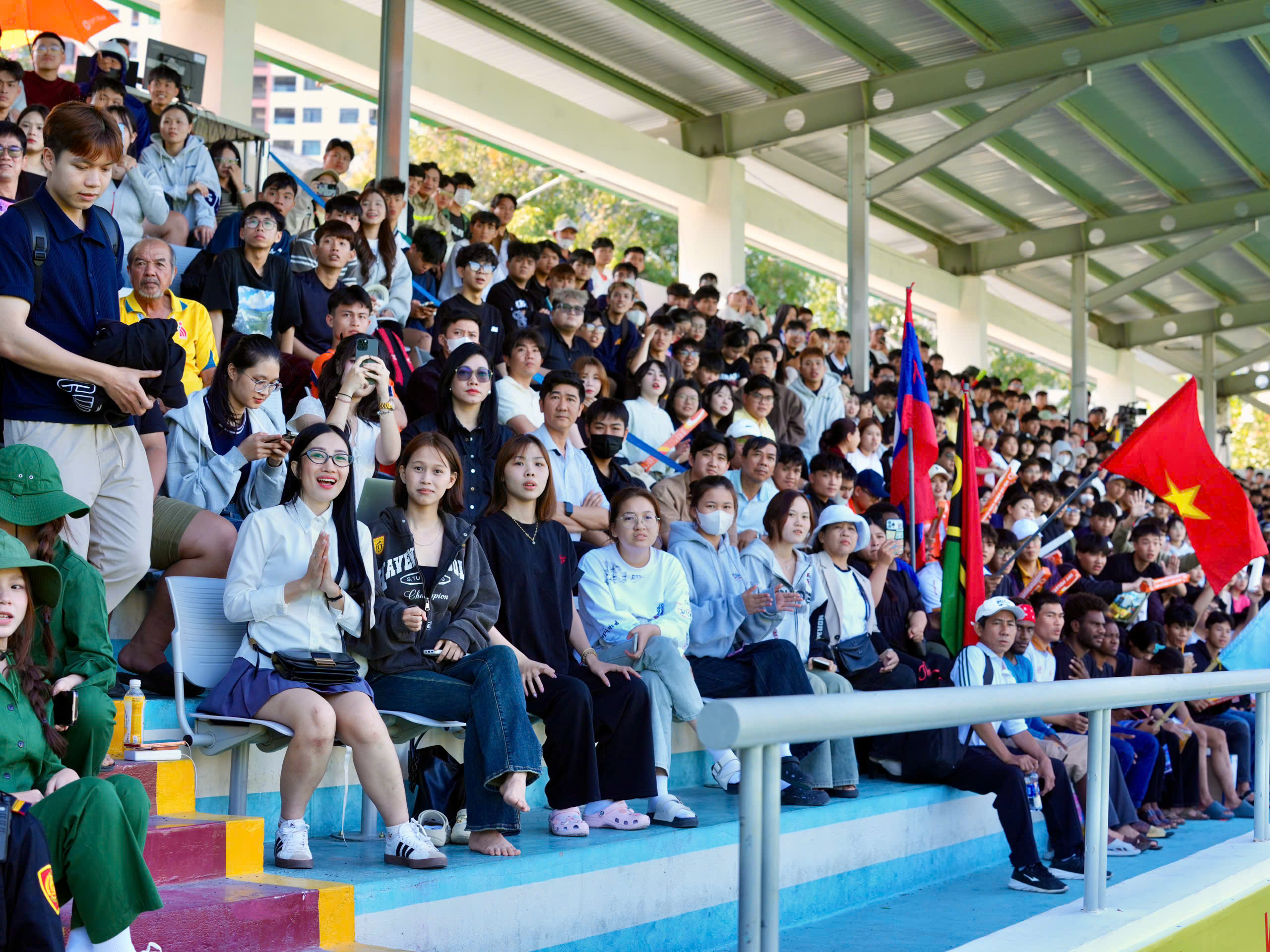 Tình yêu chân thành của 'cầu thủ thứ 12'- Ảnh 7.