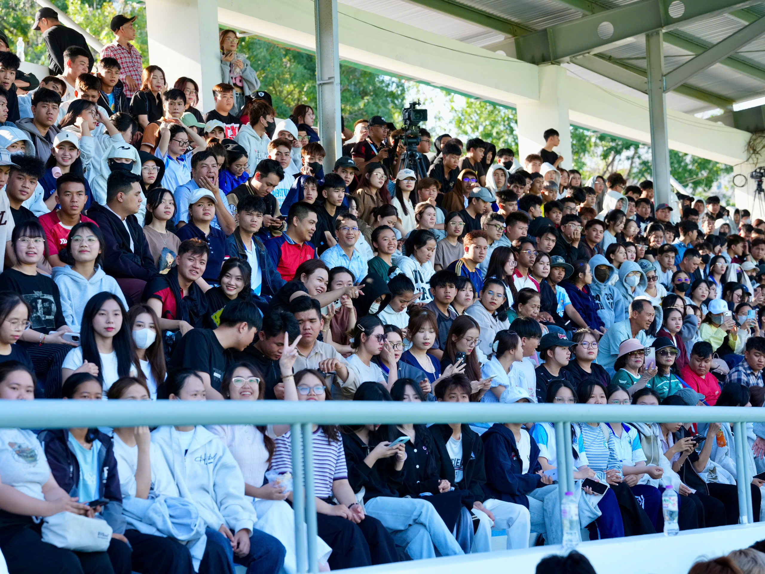 Tình yêu chân thành của 'cầu thủ thứ 12'- Ảnh 8.