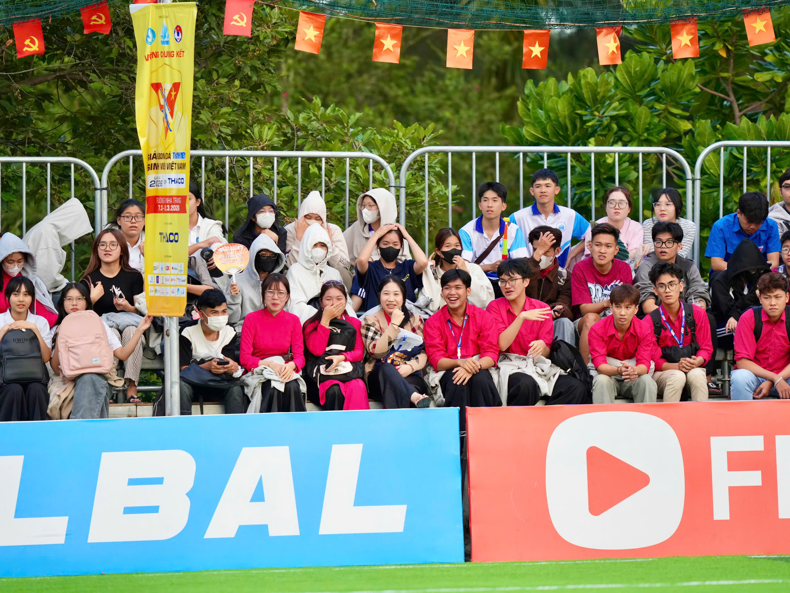 Tình yêu chân thành của 'cầu thủ thứ 12'- Ảnh 10.