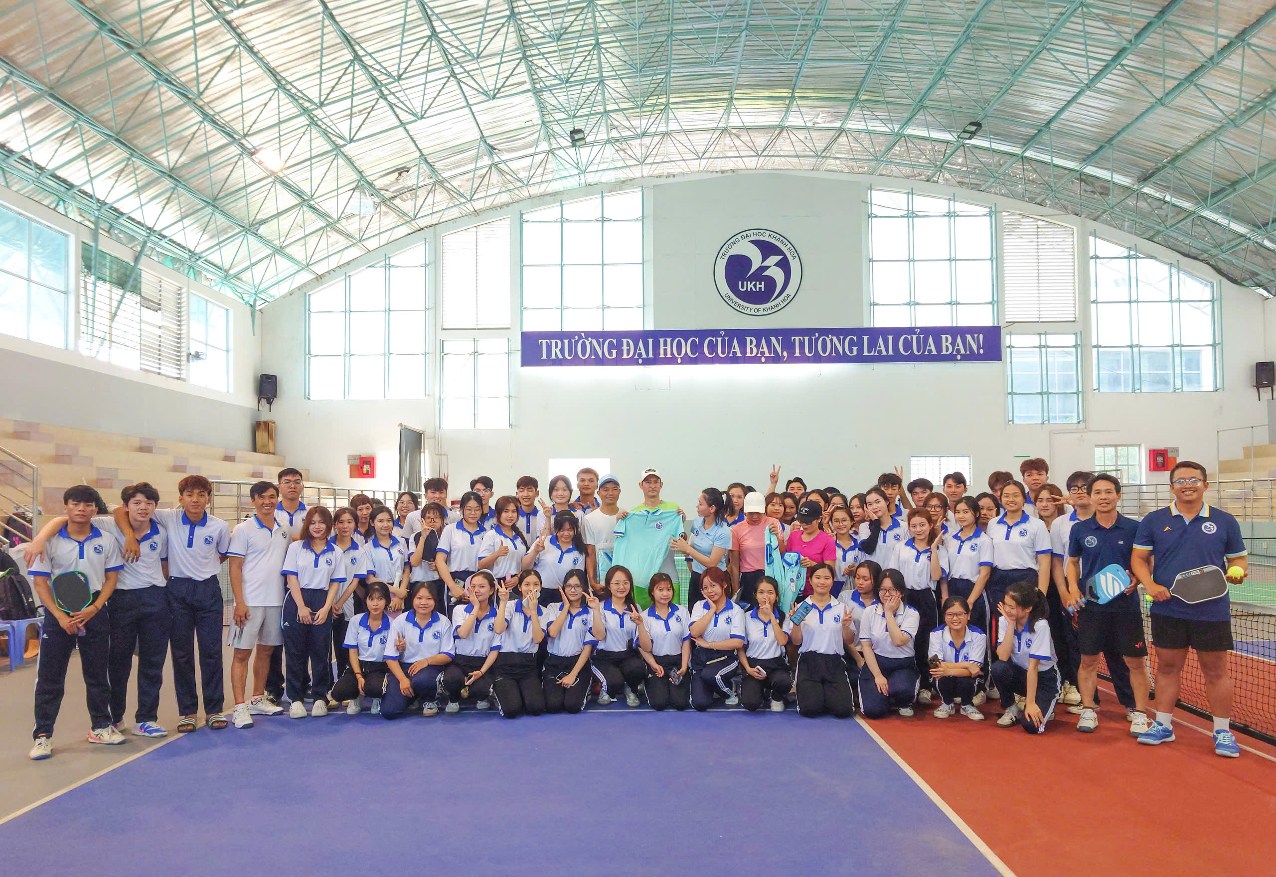 Xem giải sinh viên, Diễn viên Huy Khánh bồi hồi nhớ thời 'đi chân trần, đá bóng nhựa'- Ảnh 3.