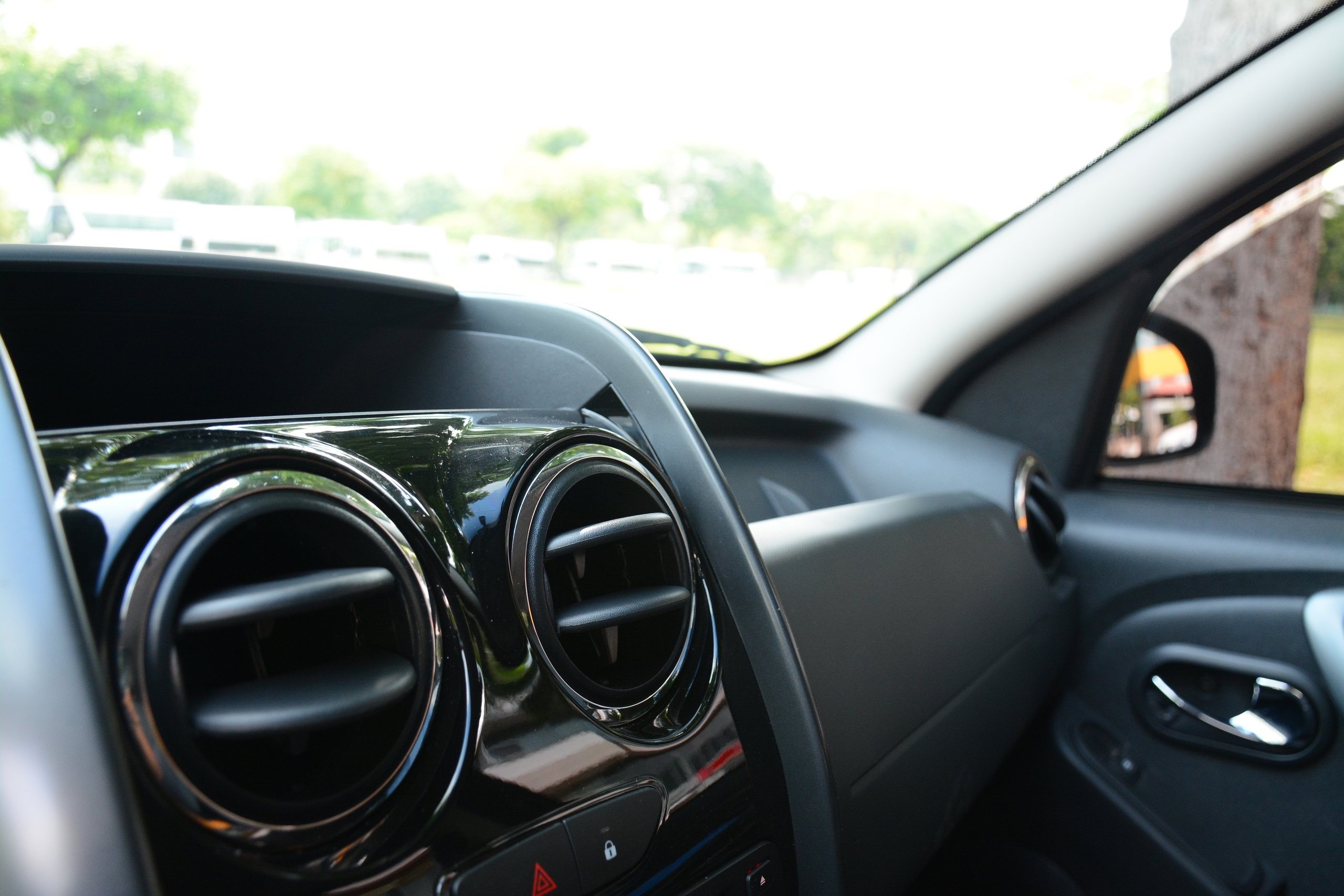 5 dấu hiệu cảnh báo điều hòa ô tô sắp hết gas, người dùng cần biết - Ảnh 3.