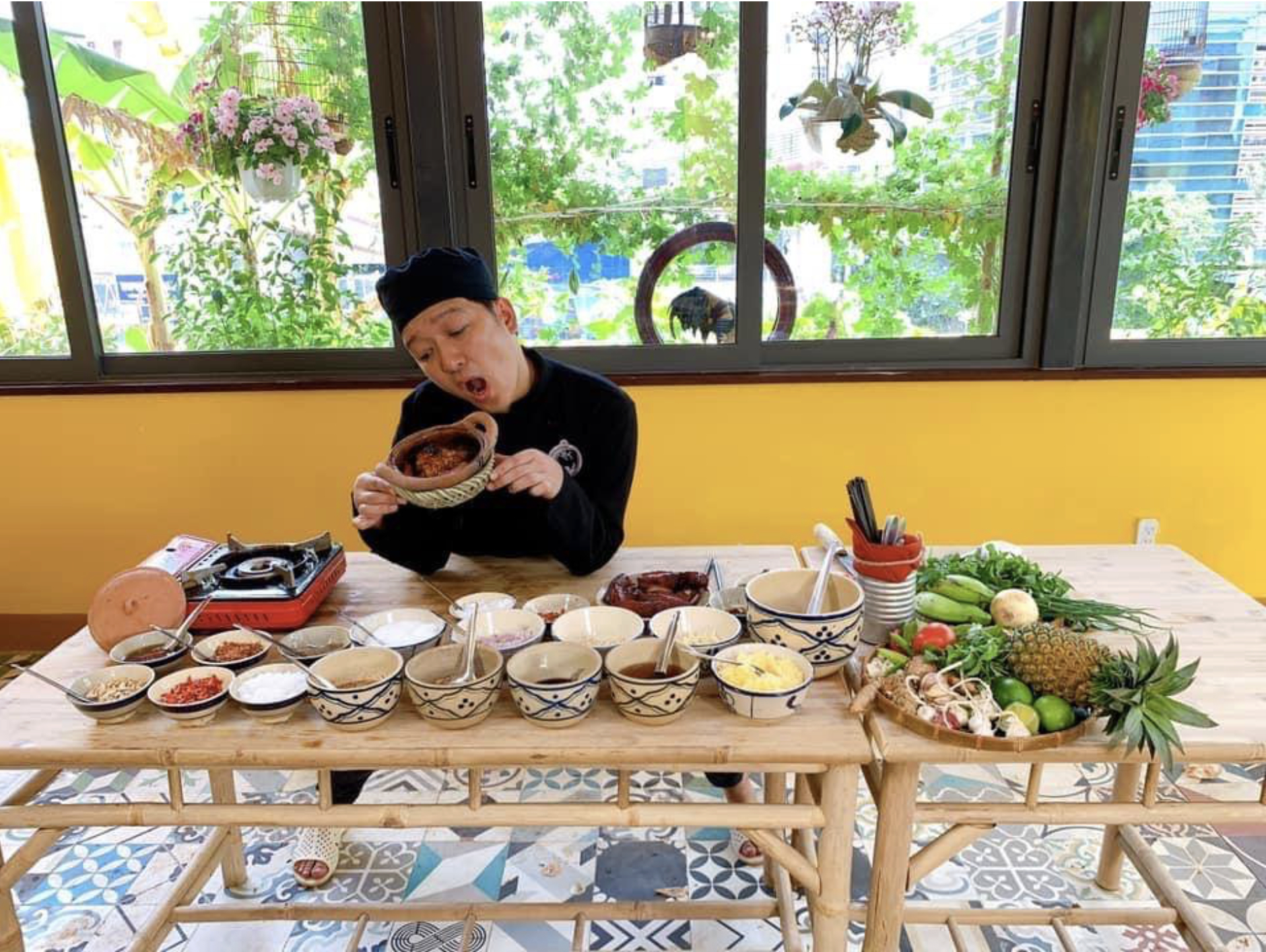 Chuyện gì đang xảy ra với quán cơm của Trường Giang?- Ảnh 3.