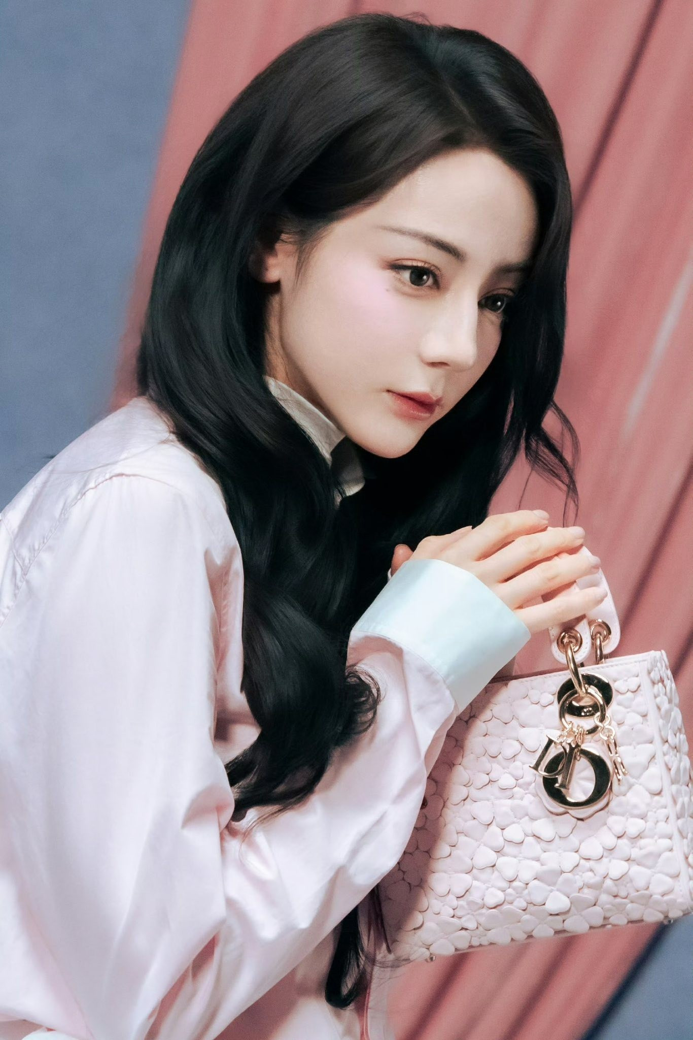 Địch Lệ Nhiệt Ba tê liệt hoàn toàn- Ảnh 6.