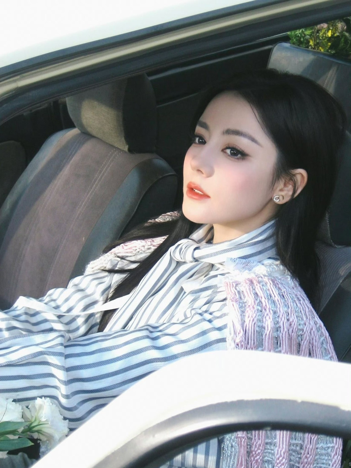 Địch Lệ Nhiệt Ba tê liệt hoàn toàn- Ảnh 7.