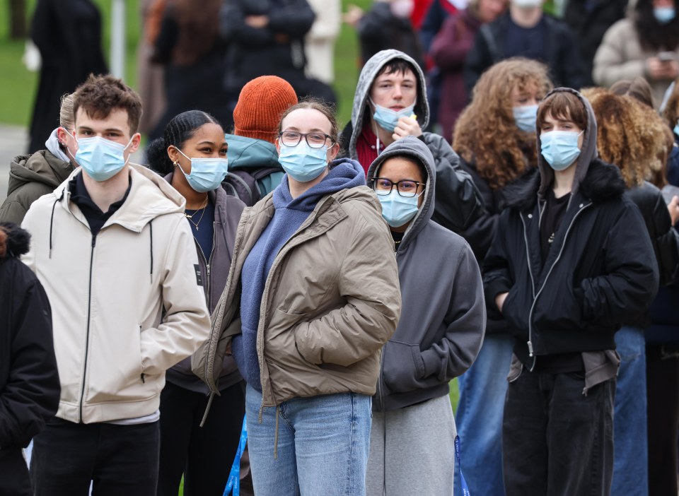 Một dịch bệnh nghiêm trọng đang bùng phát tại Anh, giới chức cảnh báo về “sự kiện siêu lây nhiễm”- Ảnh 2. Một dịch bệnh nghiêm trọng đang bùng phát tại Anh, giới chức cảnh báo về “sự kiện siêu lây nhiễm”- Ảnh 2.