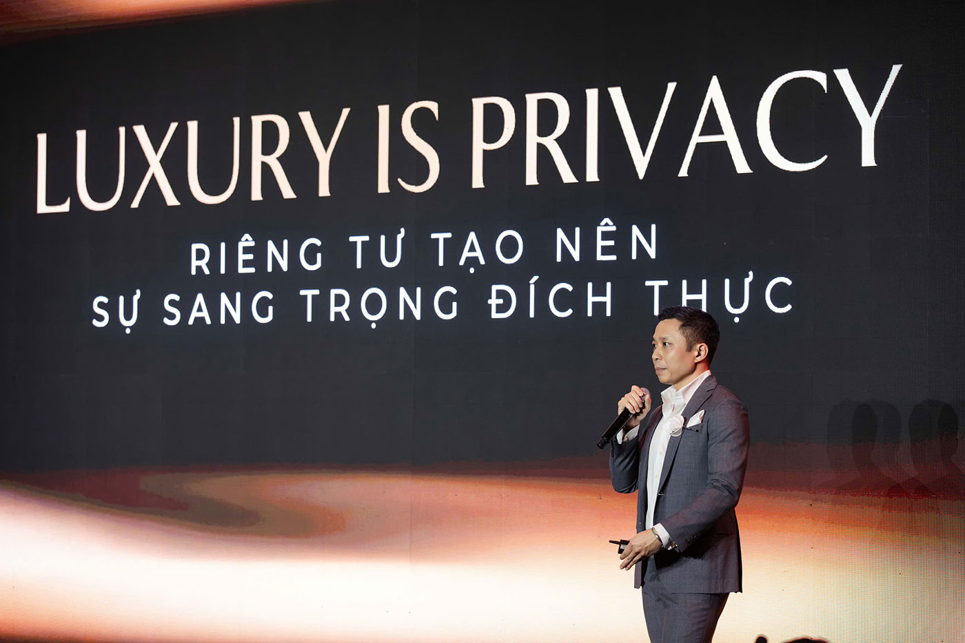  ‘In Bloom’ - Khi nghệ thuật mở ra câu chuyện mới của dòng sản phẩm hạng sang- Ảnh 2.