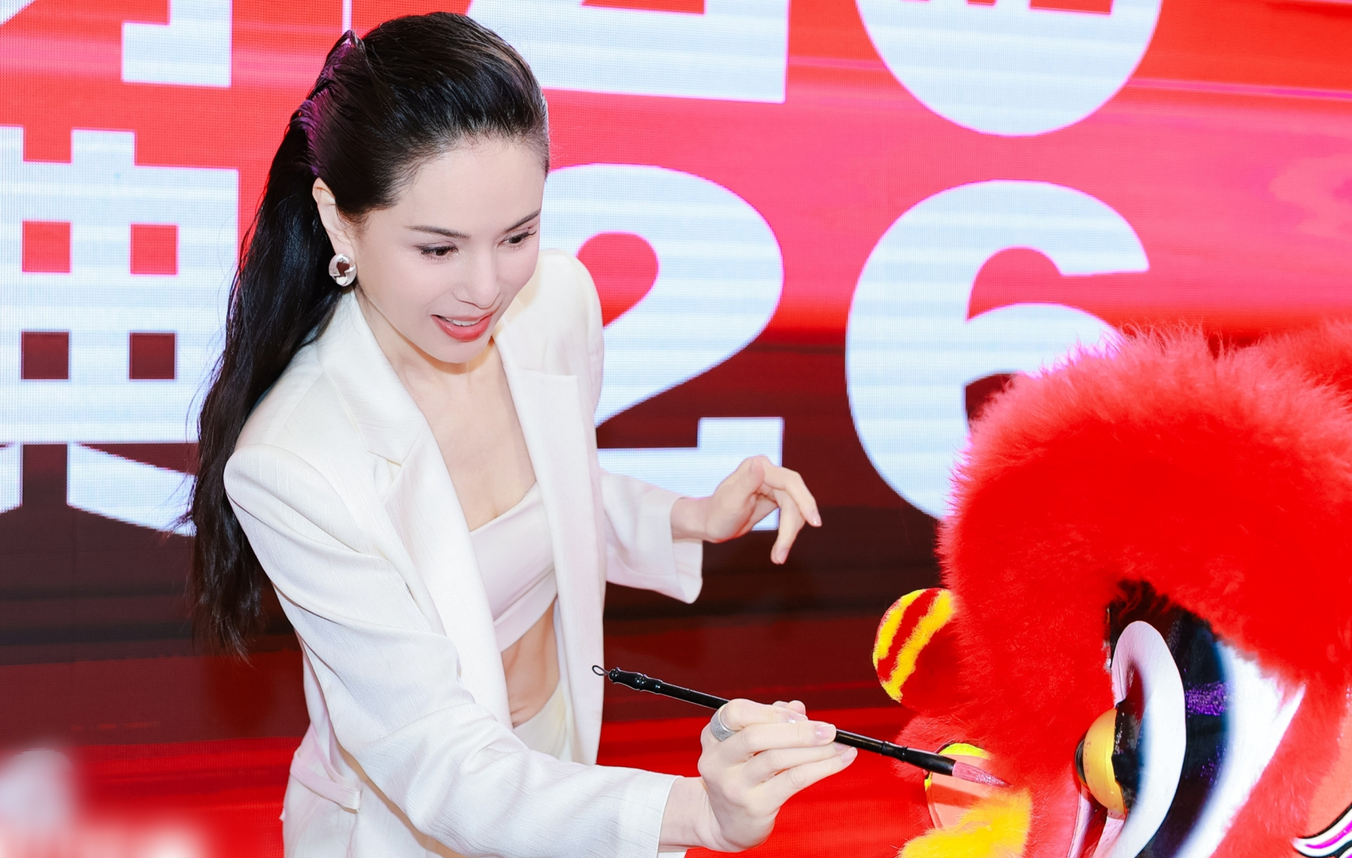 Nhan sắc khó tin của Tiểu Long Nữ đẹp nhất màn ảnh, càng nhìn càng không thấy giống con người- Ảnh 6.