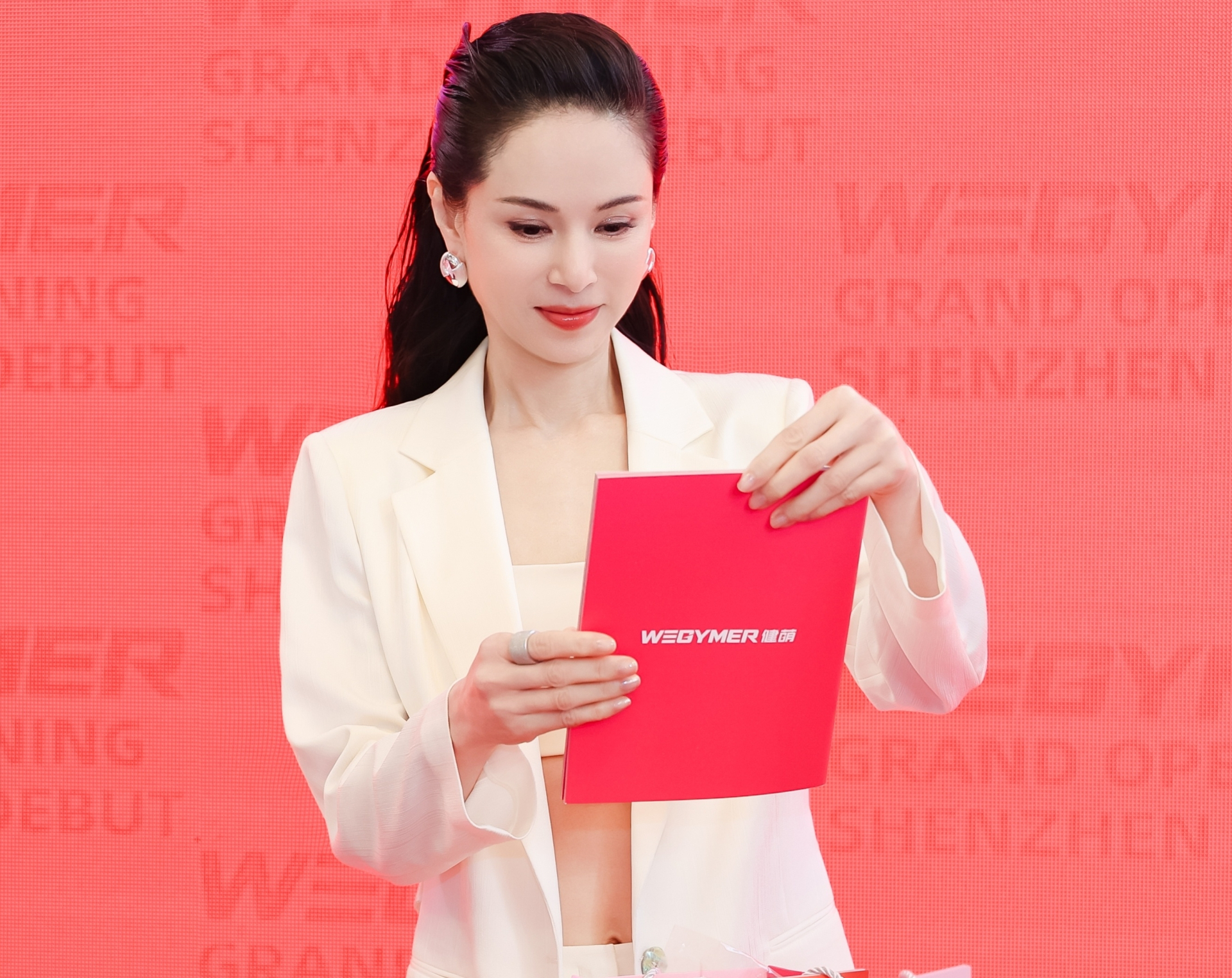 Nhan sắc khó tin của Tiểu Long Nữ đẹp nhất màn ảnh, càng nhìn càng không thấy giống con người- Ảnh 7.