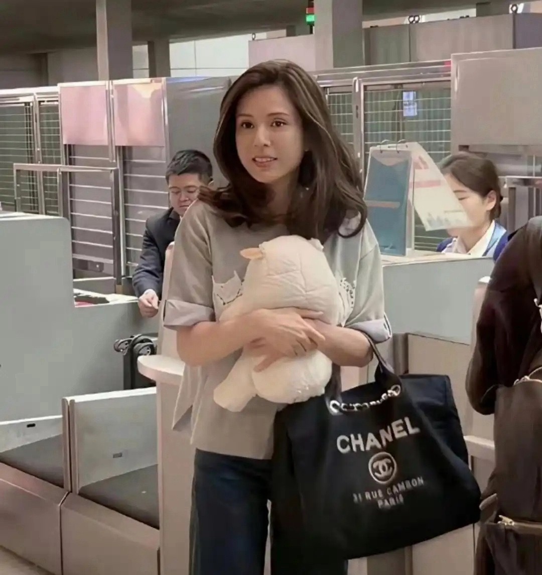 Nhan sắc khó tin của Tiểu Long Nữ đẹp nhất màn ảnh, càng nhìn càng không thấy giống con người- Ảnh 10.