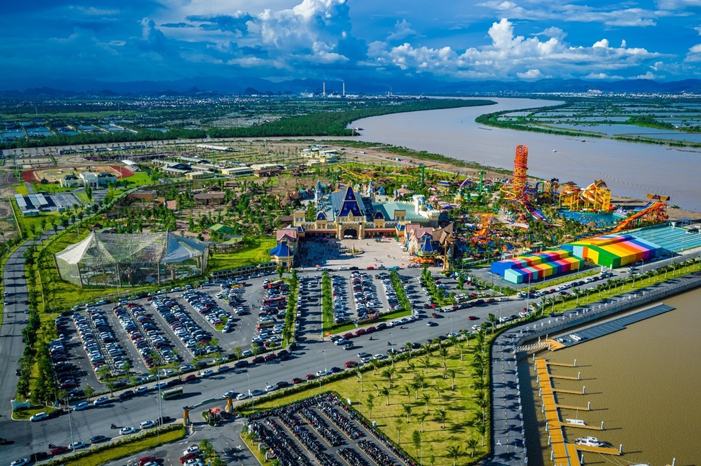 Royal Boulevard - Trung tâm thương mại sầm uất giữa lòng đô thị đảo Vũ Yên - 2