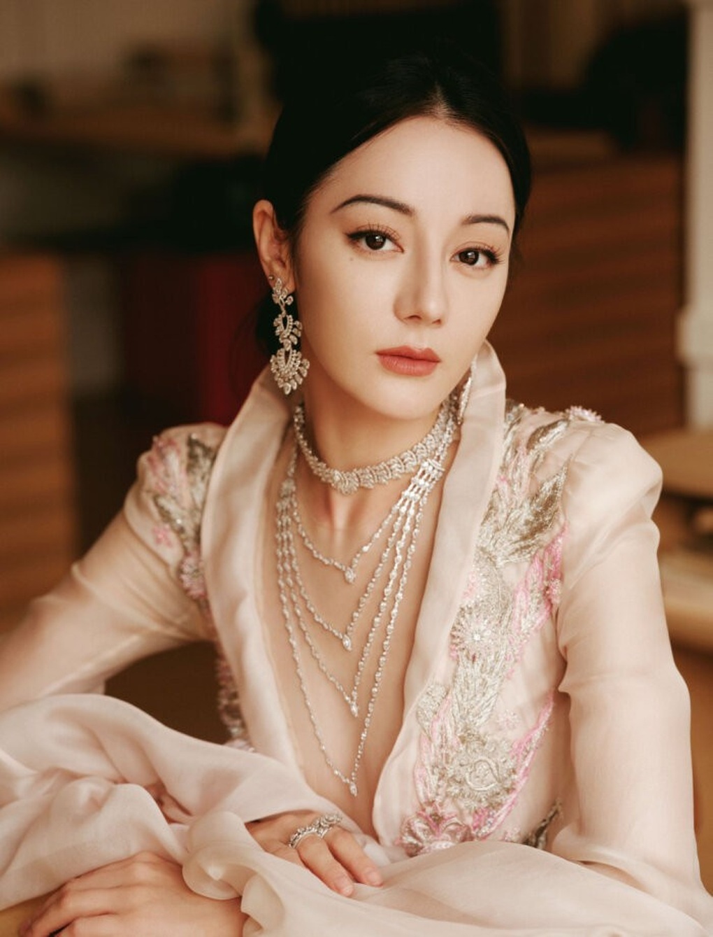 “Màn mất tích” bí ẩn của Địch Lệ Nhiệt Ba khiến fan lo lắng - 3