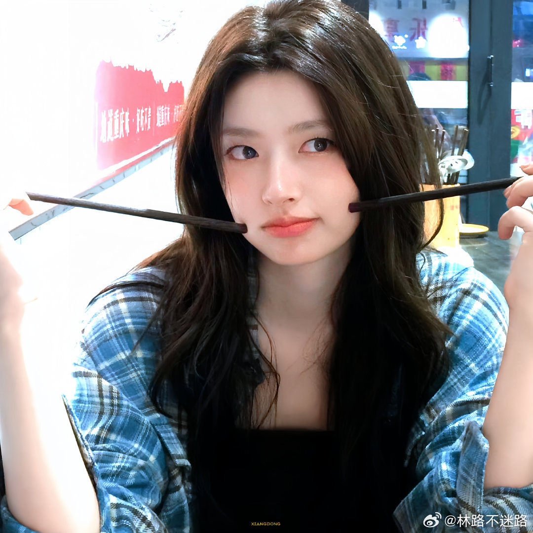 Camera quay lén cặp đôi ngôn tình nửa đêm hôn nhau ngoài đường: Nhà gái đẹp như thiên sứ, bảo sao ai cũng si mê- Ảnh 9.