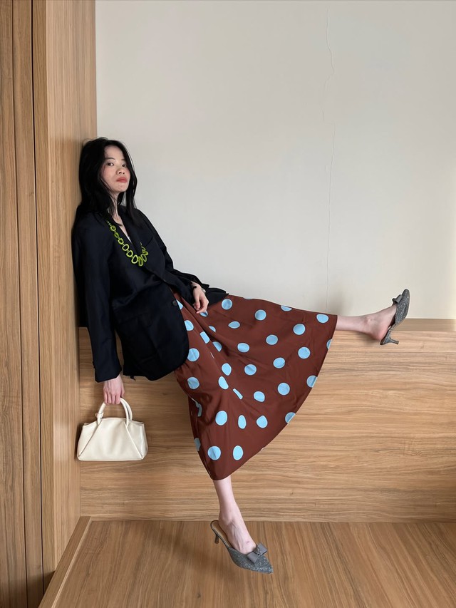 Bí quyết diện họa tiết chấm bi sang mà không sến- Ảnh 5.