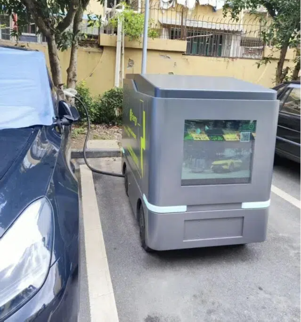 Robot sạc pin di động giải bài toán trạm sạc cho ô tô điện ở chung cư cũ - 2