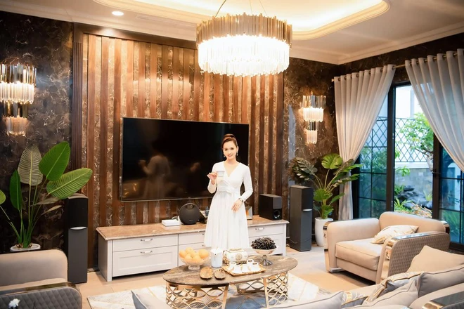 Góc chưa từng hé lộ trong biệt thự 60 tỷ của 