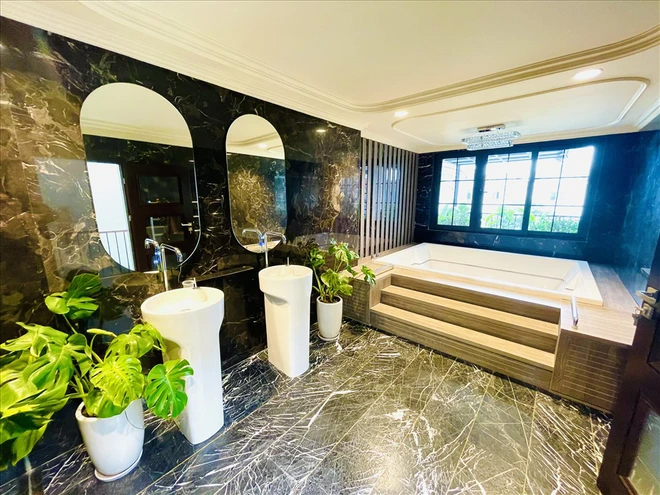 Góc chưa từng hé lộ trong biệt thự 60 tỷ của 