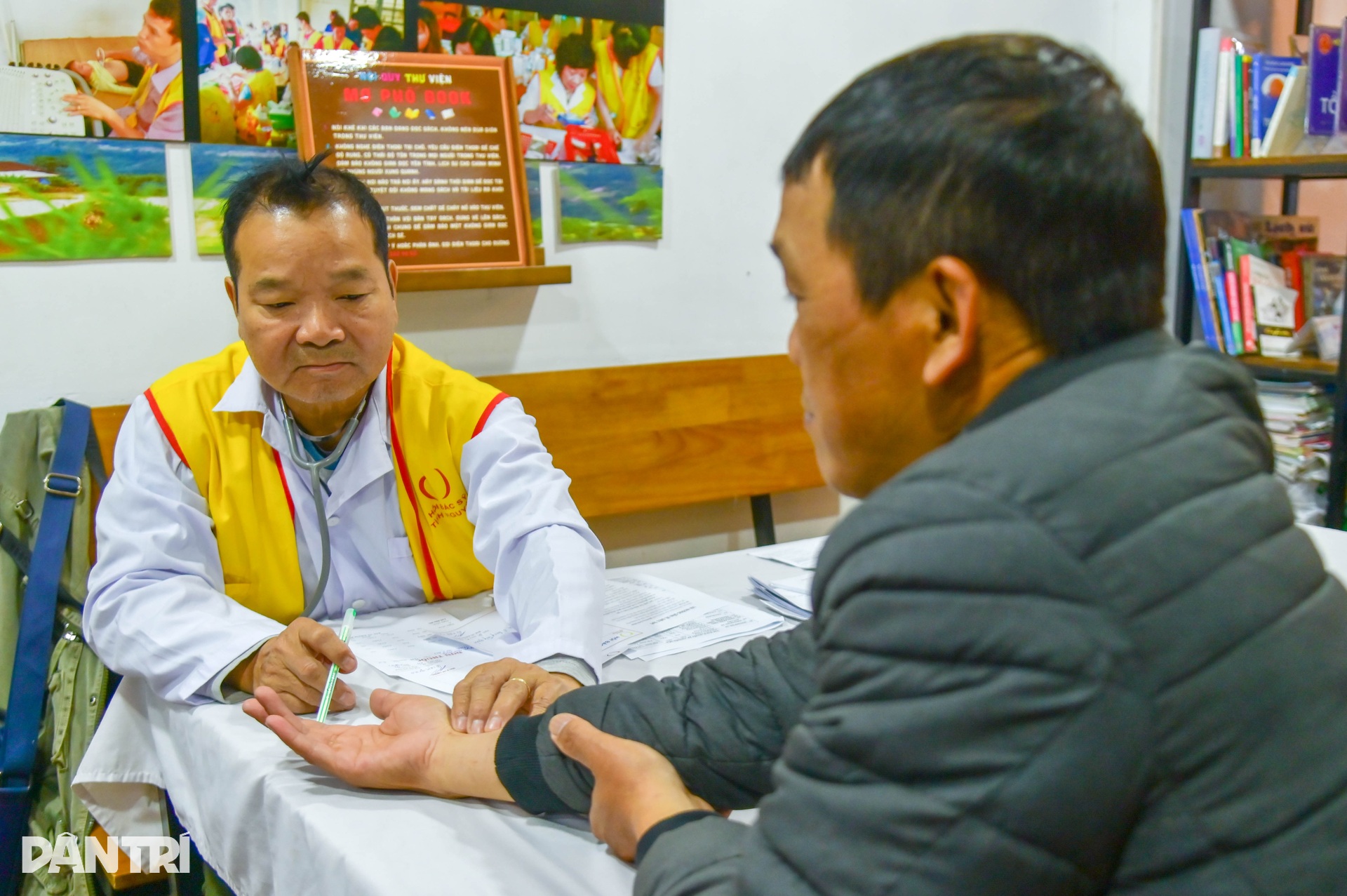 Căn nhà trong ngõ nhỏ Hà Nội trở thành nơi khám bệnh miễn phí - 4