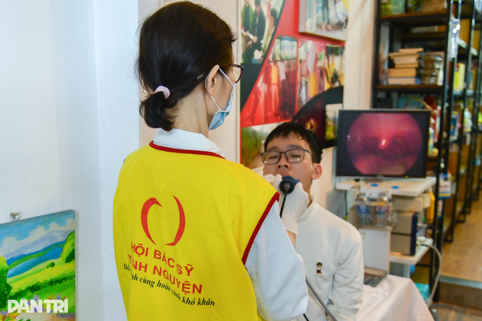 Căn nhà trong ngõ nhỏ Hà Nội trở thành nơi khám bệnh miễn phí - 9