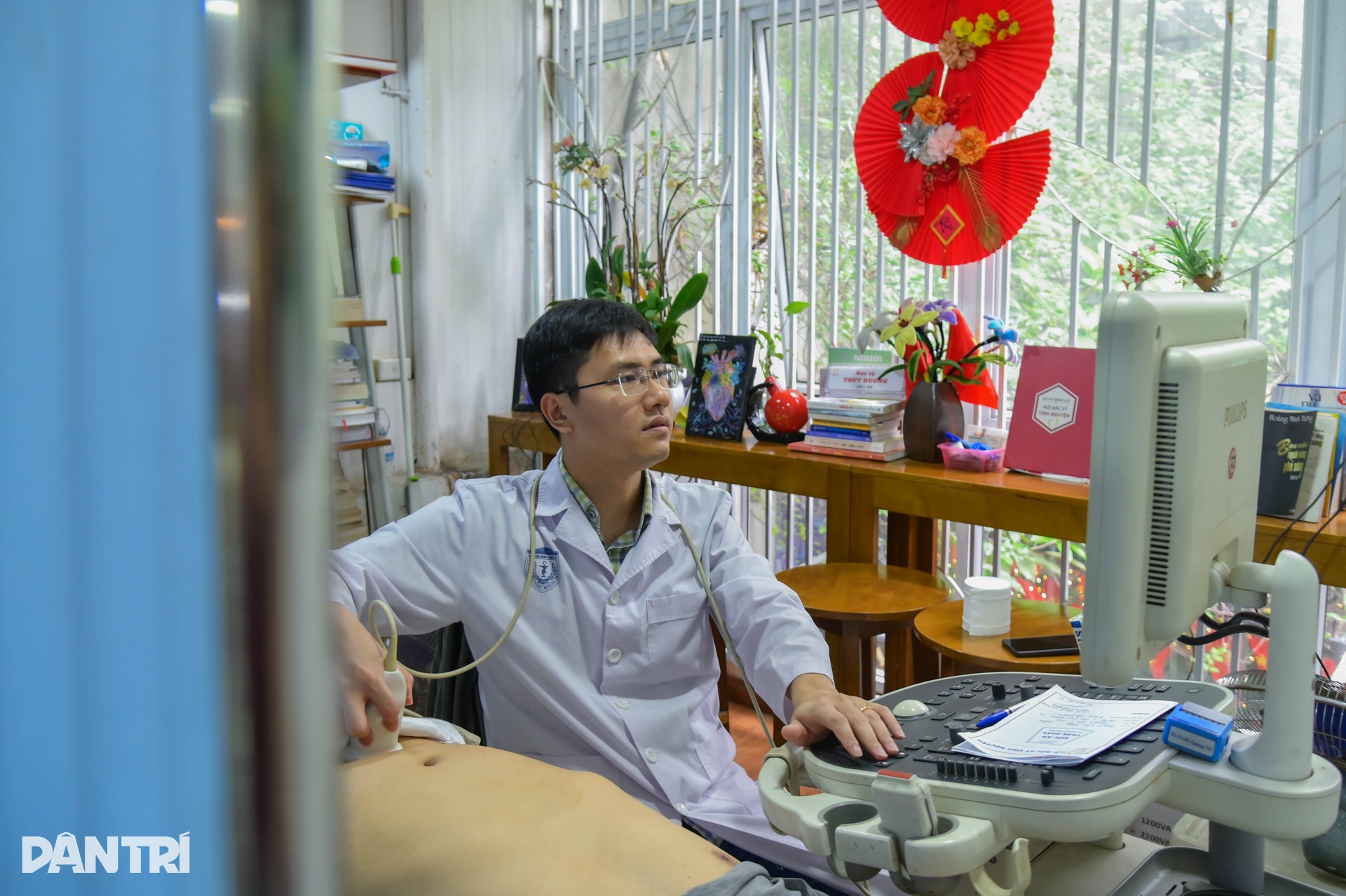 Căn nhà trong ngõ nhỏ Hà Nội trở thành nơi khám bệnh miễn phí - 13