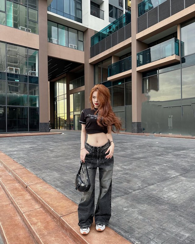 Quần cạp thấp đang đánh dấu sự trở lại đầy cuốn hút của tinh thần Y2K- Ảnh 4.