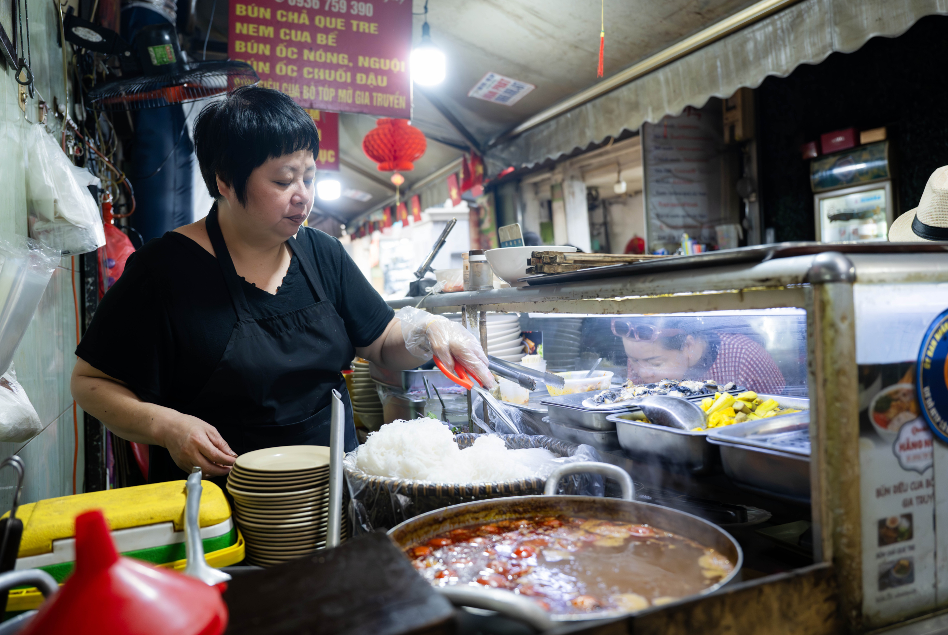 Ồn ào bát bún riêu 80k ở chợ Đồng Xuân: Bà chủ tố Tiktoker “nói sai sự thật”, Quan Không Gờ phản pháo!- Ảnh 6.