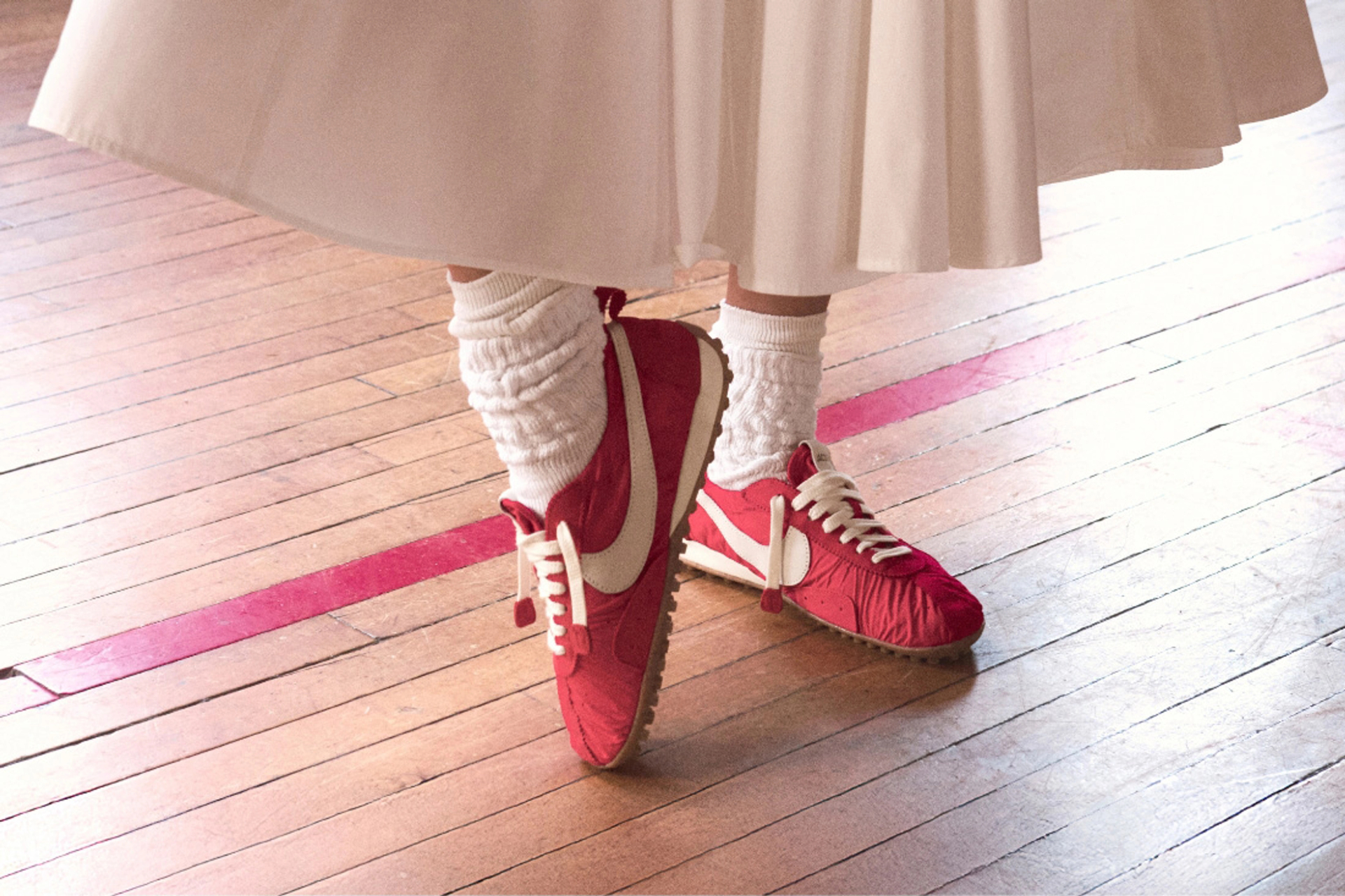 Sneakers mới toanh của Nike giúp bạn không cần bỏ cả ngàn đô mua Miu Miu x New Balance nữa- Ảnh 6.