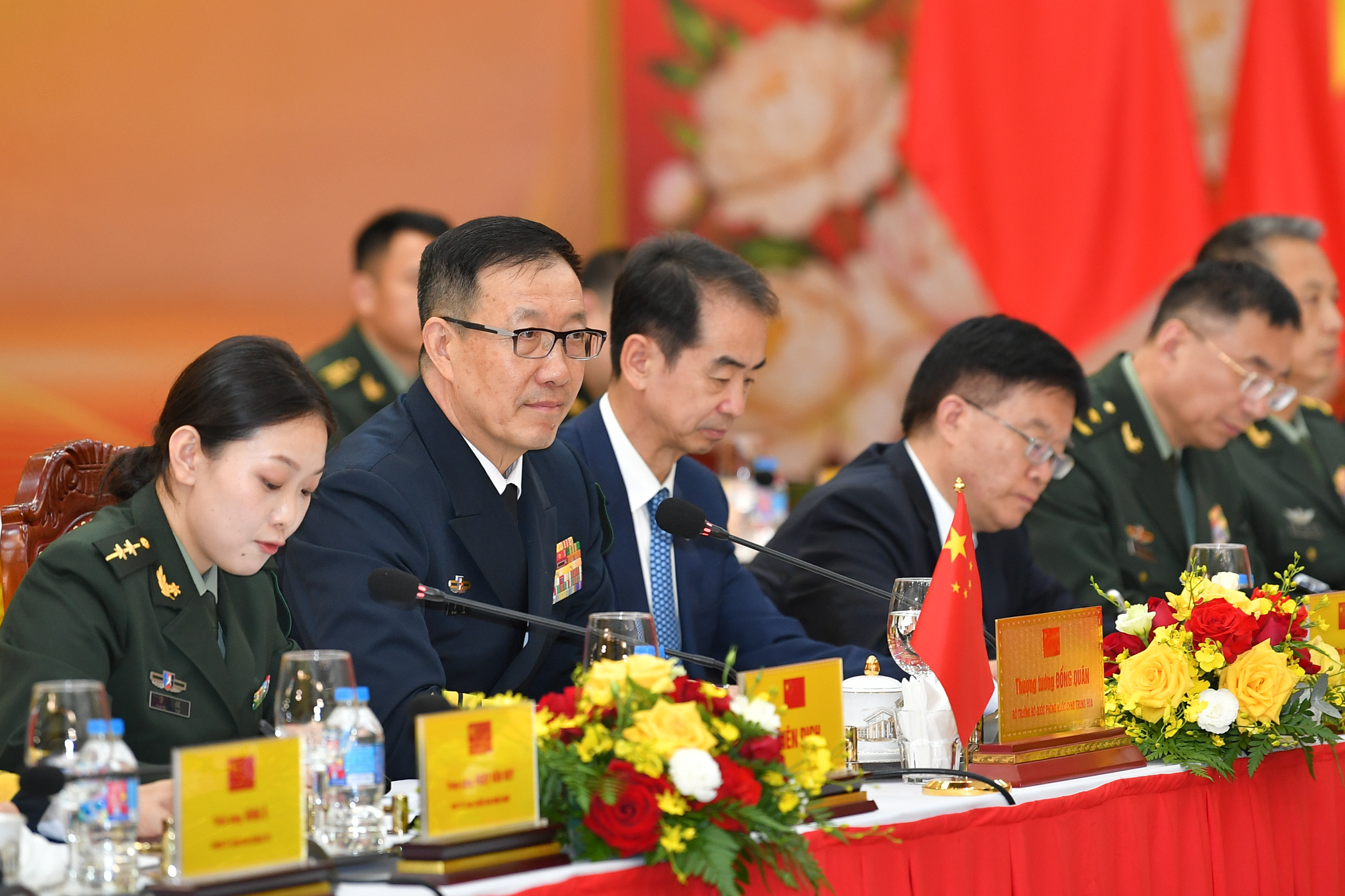 Hai Bộ trưởng Bộ Quốc phòng Việt Nam - Trung Quốc hội đàm - Ảnh 4.