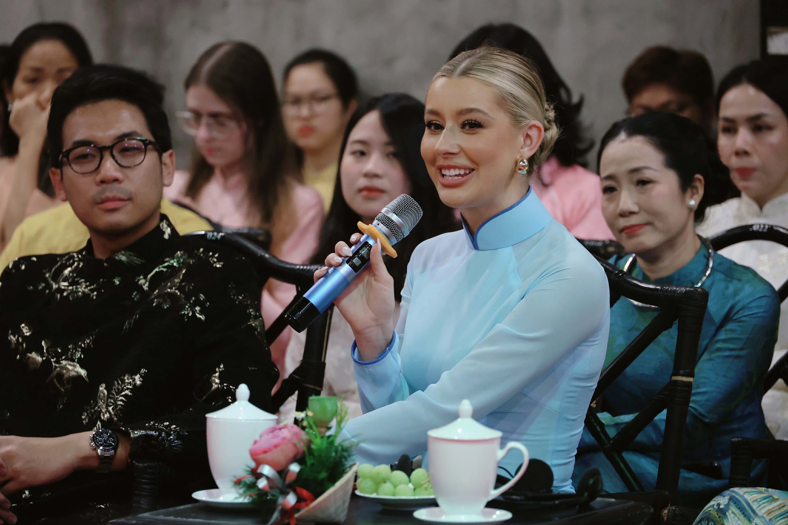 Hoa hậu người Mỹ Yolina Lindquist: Tôi phải lòng Việt Nam chính vì tà áo dài- Ảnh 5.