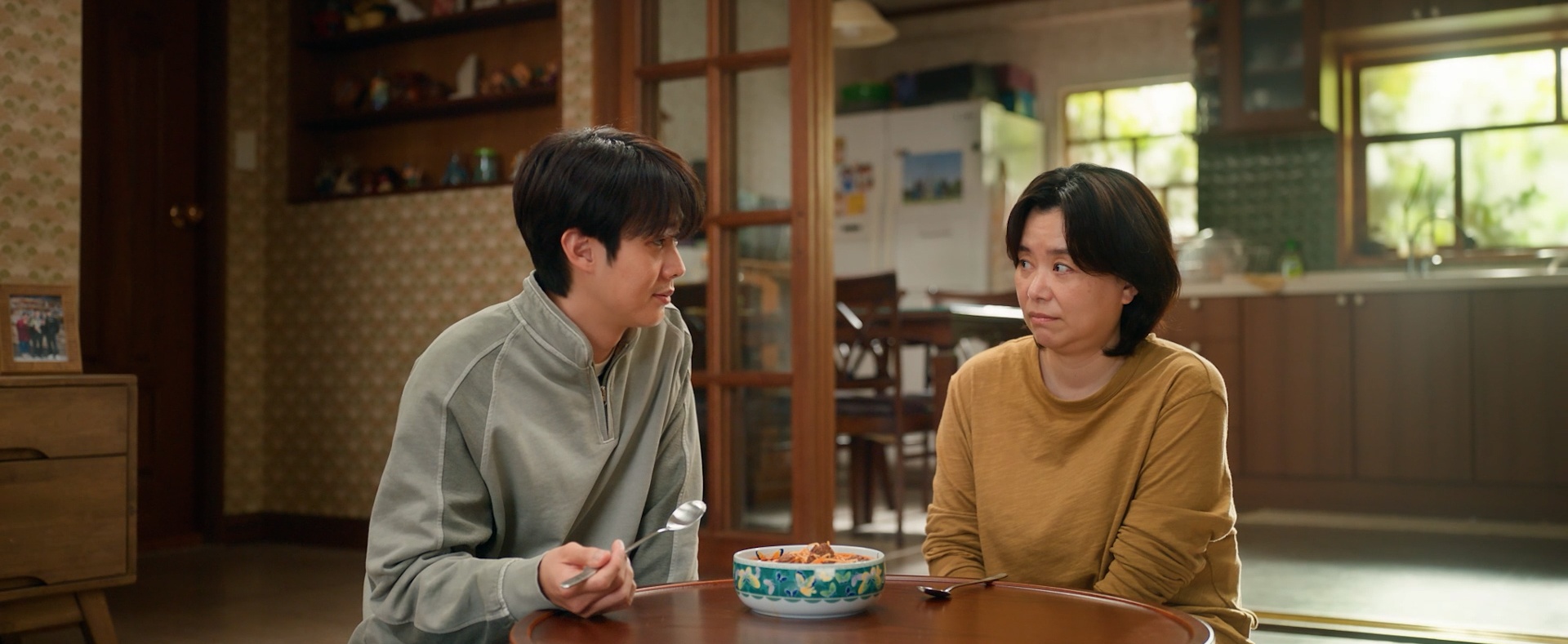 Tuyến lệ cạn kiệt vì phim Hàn này mất thôi: Nam chính lấy nước mắt quá giỏi, netizen Việt không chê được câu nào- Ảnh 6.