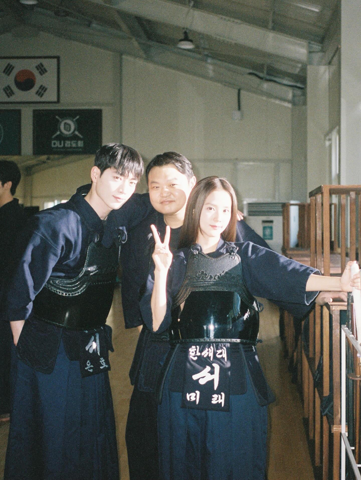 Mỹ nam khiến Jisoo mê mẩn: Từ mặt tới thân hình đều nức nở, đôi mắt hổ phách chỉ 5% thế giới có được- Ảnh 3.