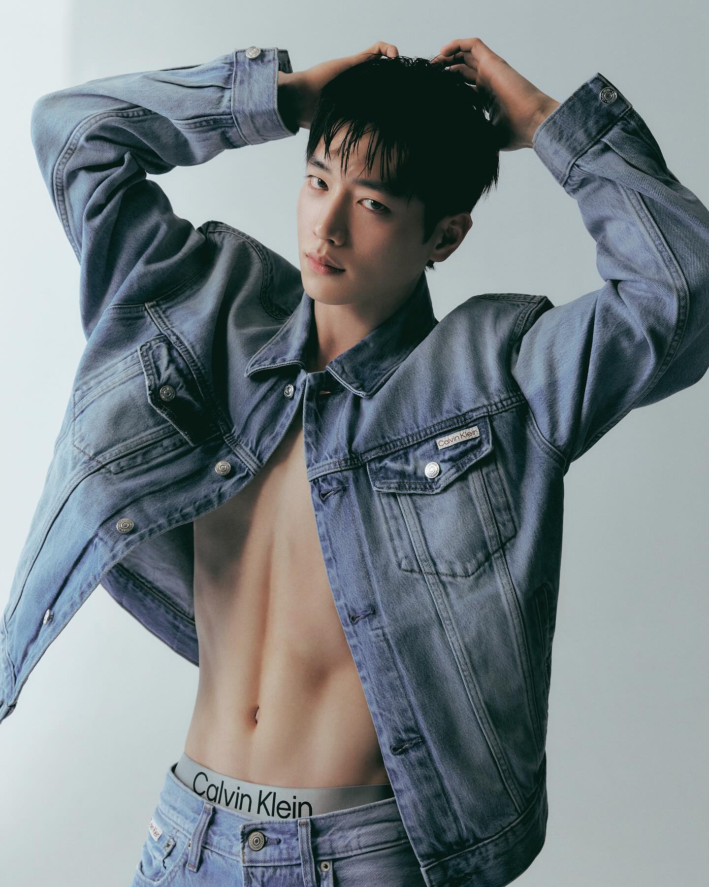 Mỹ nam khiến Jisoo mê mẩn: Từ mặt tới thân hình đều nức nở, đôi mắt hổ phách chỉ 5% thế giới có được- Ảnh 6.