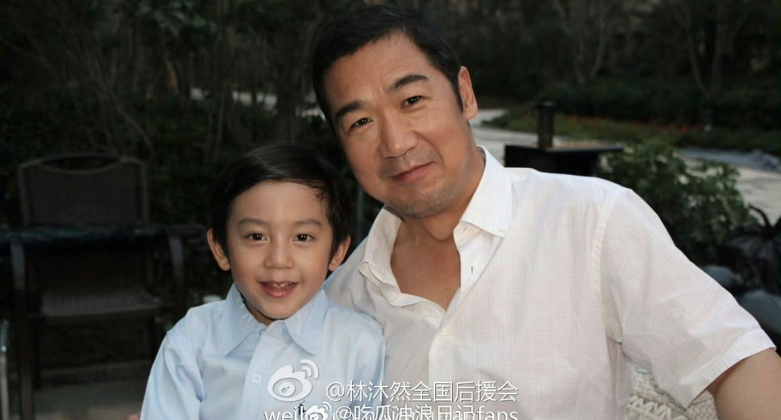 Nhan sắc sau 10 năm của em bé được nửa showbiz bế trên tay đang viral khắp MXH- Ảnh 2.