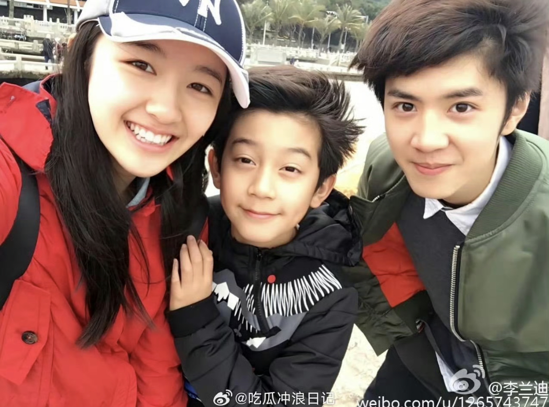 Nhan sắc sau 10 năm của em bé được nửa showbiz bế trên tay đang viral khắp MXH- Ảnh 5.