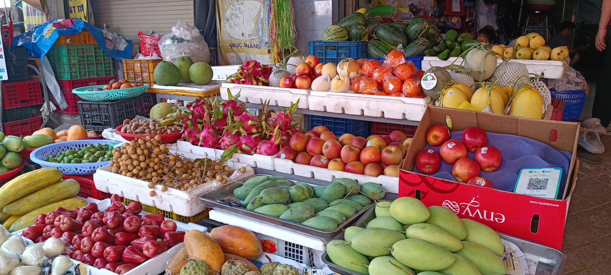 Mua rau siêu thị 23.000 mà ra chợ tận 40.000 đồng: Có phải bây giờ đi siêu thị rẻ hơn đi chợ?- Ảnh 2.