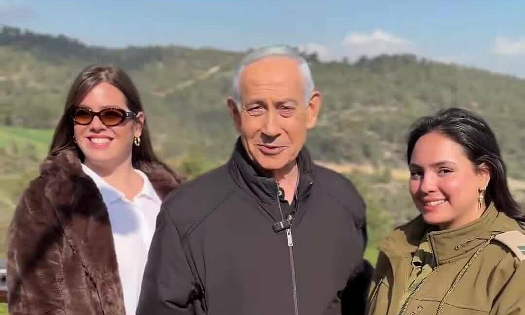 Thủ tướng Israel lại đăng video chứng minh mình còn sống