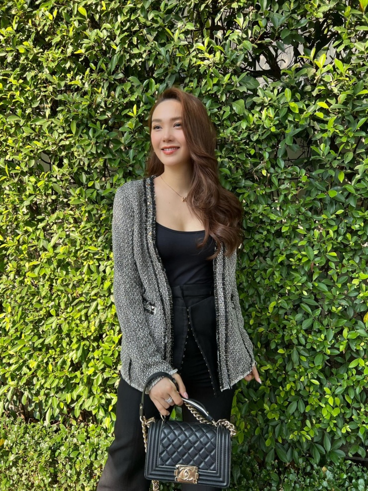 Minh Hằng diện set đồ 370 triệu dạo phố cùng Lan Ngọc - 8