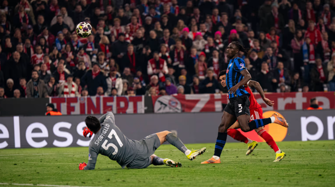 Luis Diaz lốp bóng nâng tỷ số lên 4-0. Ảnh: FC Bayern