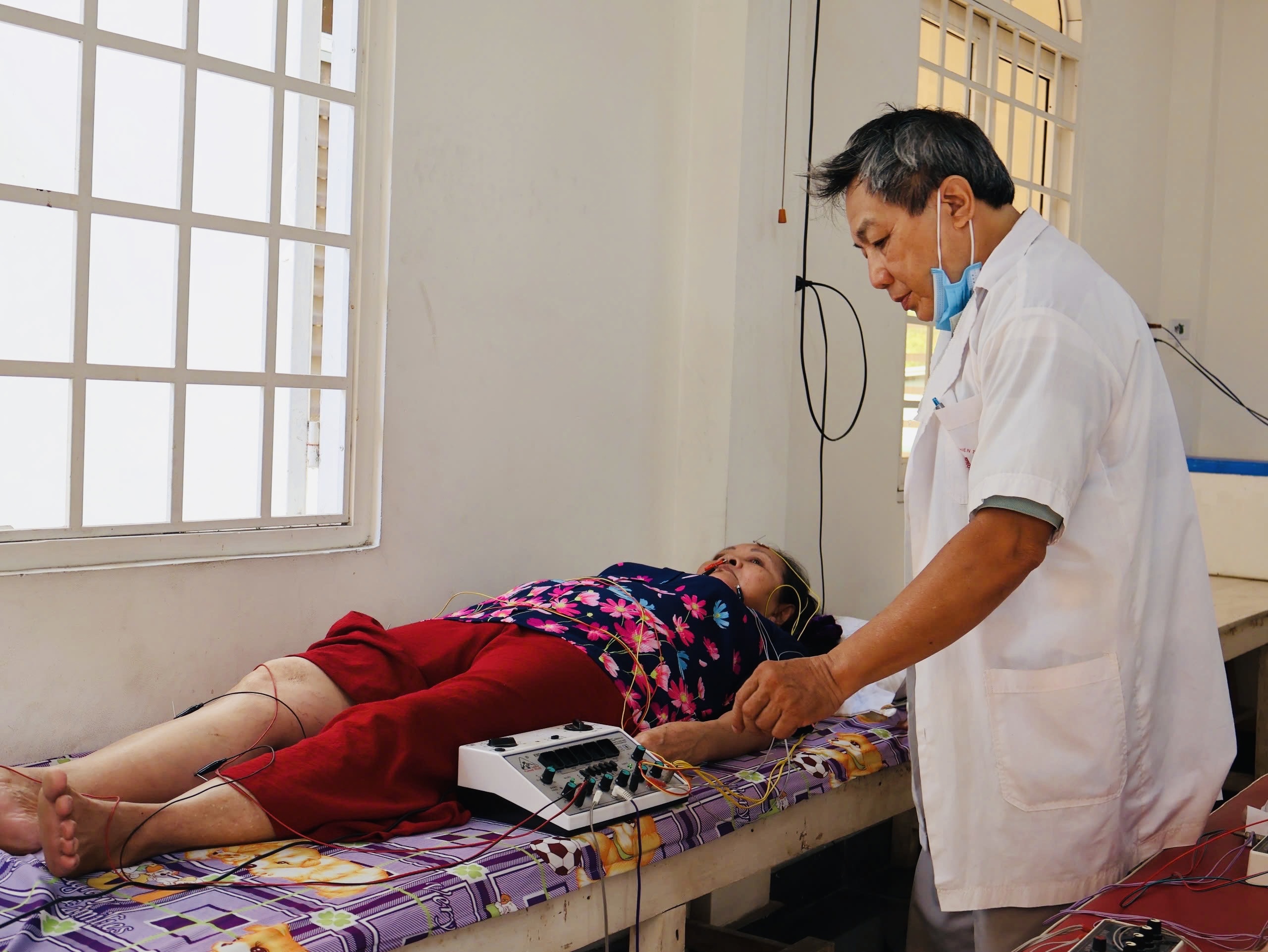 Phòng khám miễn phí trong chùa: Người ở lại mấy chục năm không lương vì điều gì?- Ảnh 8.