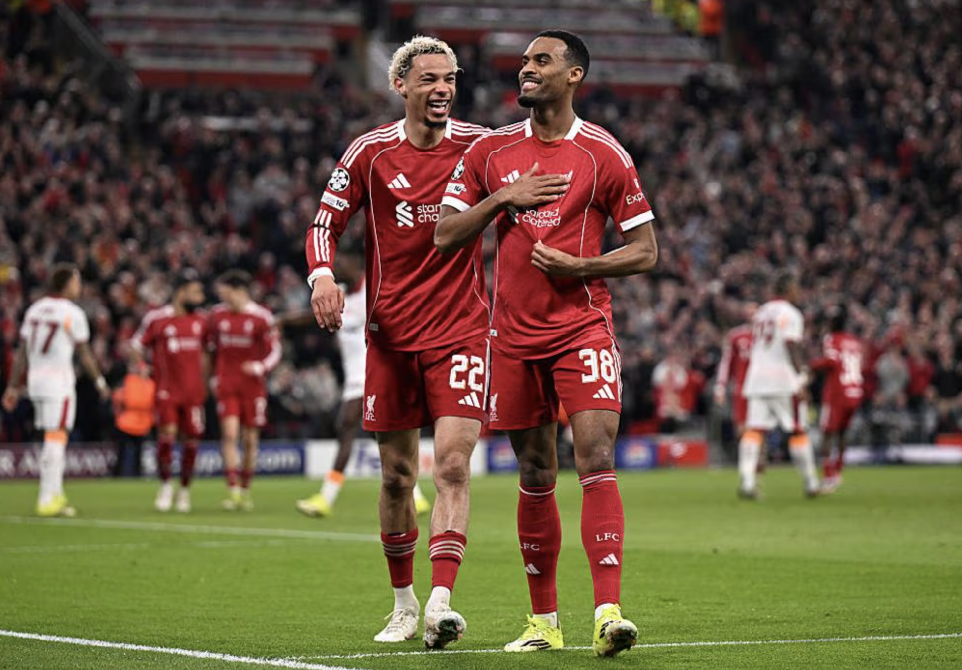 Liverpool đè bẹp Galatasaray, hiên ngang vào tứ kết Champions League - Ảnh 4.