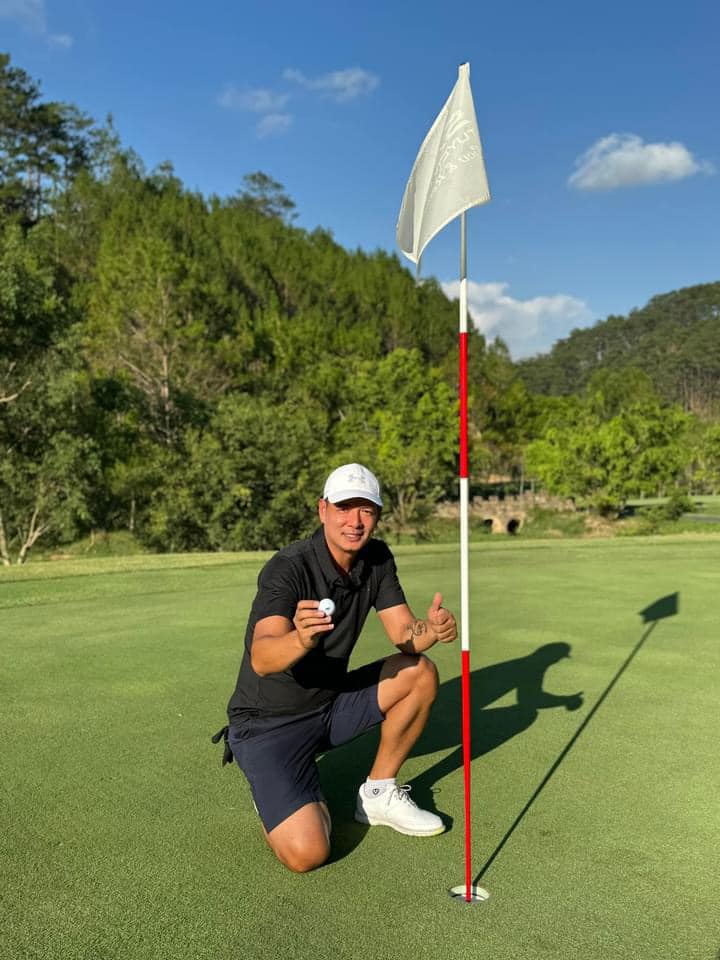 Cuộc sống của nam thần đình đám một thời và vợ đại gia U50 trong cơ ngơi hoành tráng ở TP.HCM- Ảnh 10.