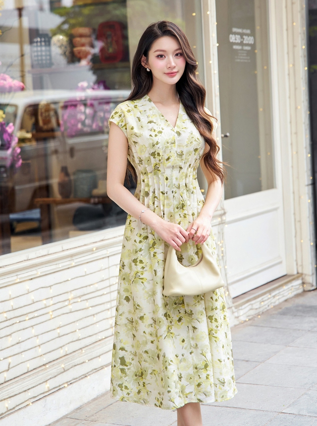 Quyến rũ, thu hút từ văn phòng đến đường phố cùng trang phục cổ chữ V- Ảnh 3.