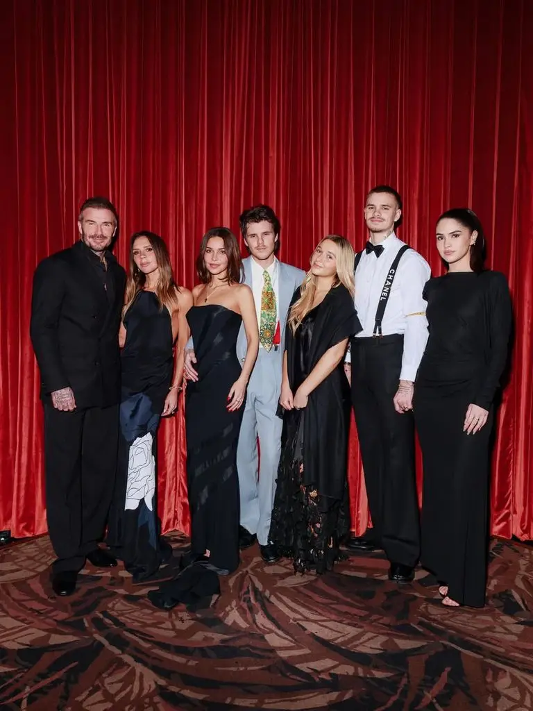 1773885832 394 Tieu thu hao mon Harper Beckham lan dau thu nhan