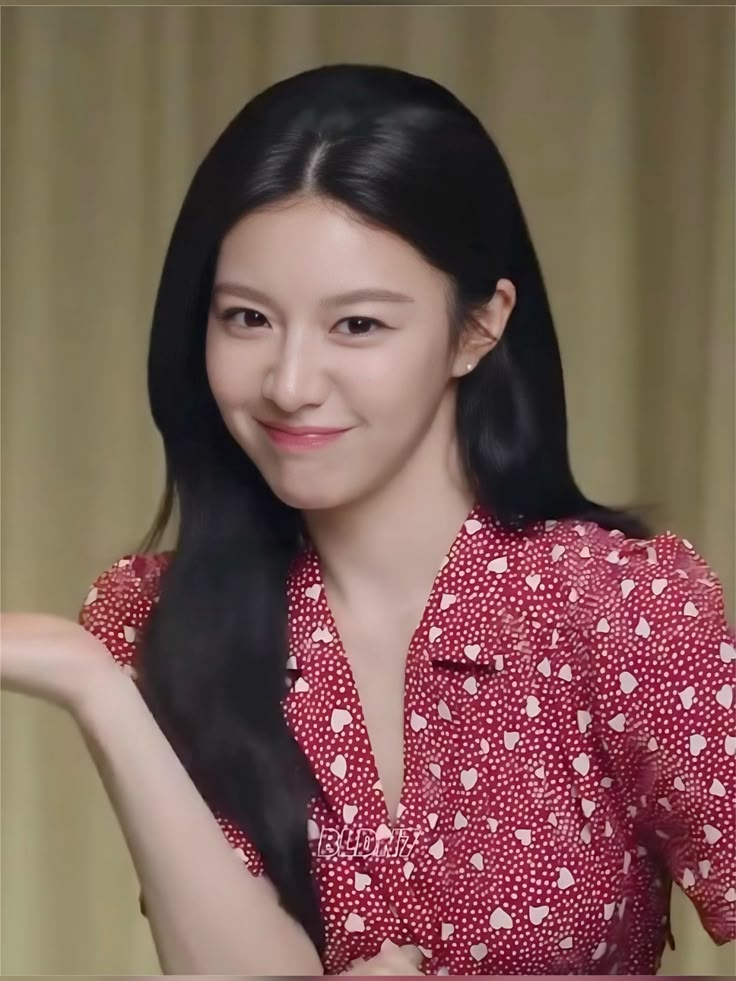 Mỹ nữ mặt xinh như búp bê, mặc đẹp không cần cố, chuẩn 