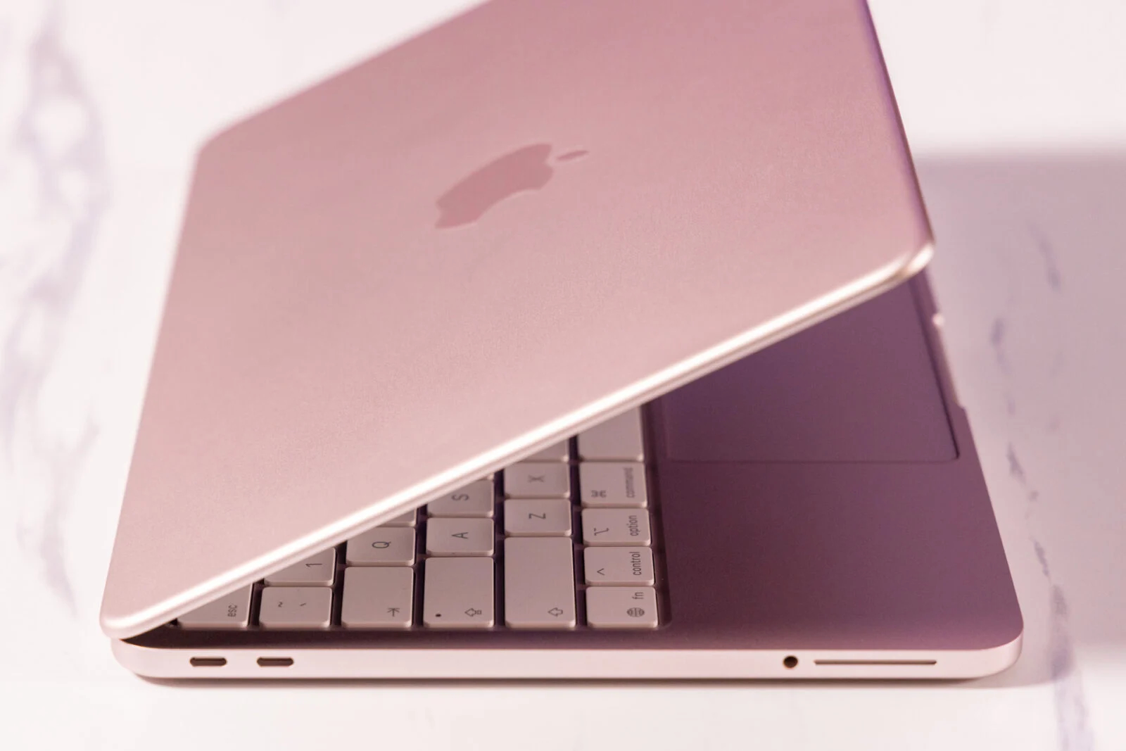 Trải nghiệm chiếc MacBook Neo rẻ chưa từng có của Apple: Lựa chọn đáng tiền cho học sinh, sinh viên- Ảnh 2.