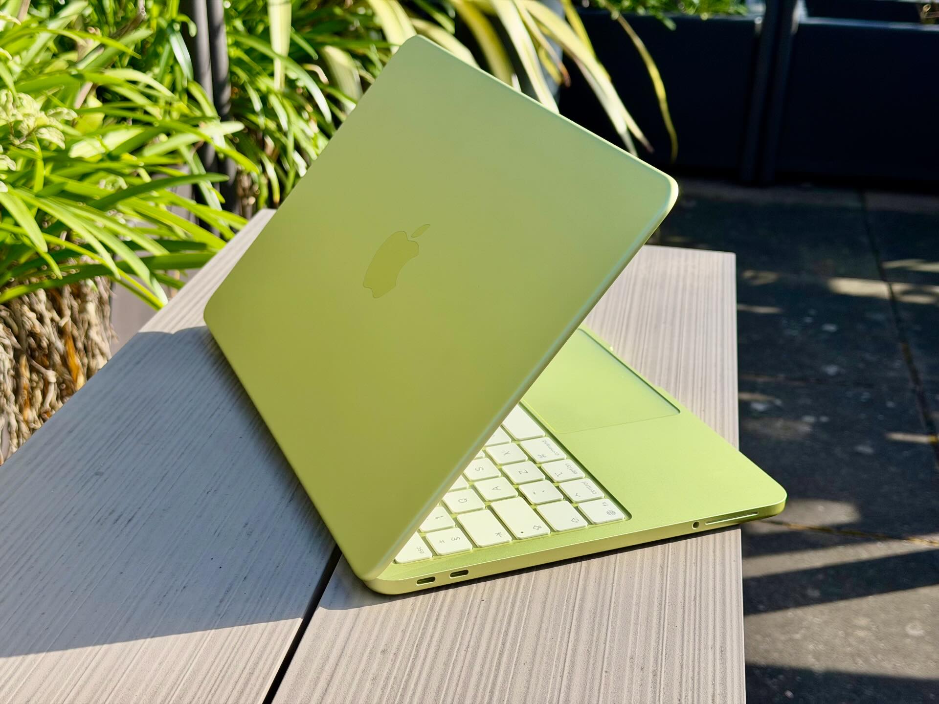 Trải nghiệm chiếc MacBook Neo rẻ chưa từng có của Apple: Lựa chọn đáng tiền cho học sinh, sinh viên- Ảnh 7.