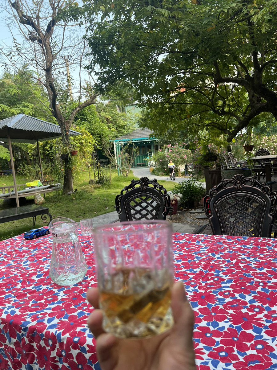 Cơ ngơi của NSND Xuân Bắc: 4 mặt đều là gỗ tự nhiên, rộng ngàn mét vuông chưa đi đã thấy 