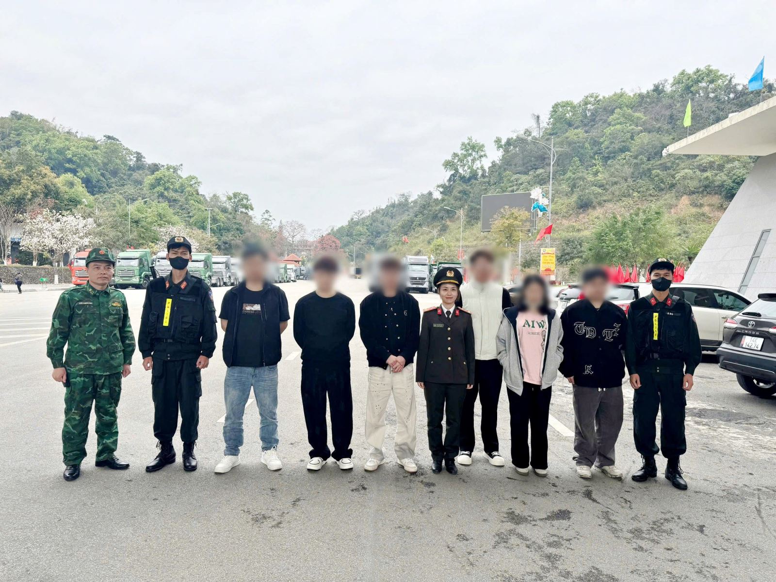 Phát hiện 43 người nước ngoài thuê nhà kín, lắp dàn máy tính “khủng” ở Bắc Ninh: Hé lộ hoạt động mờ ám phía sau- Ảnh 3.