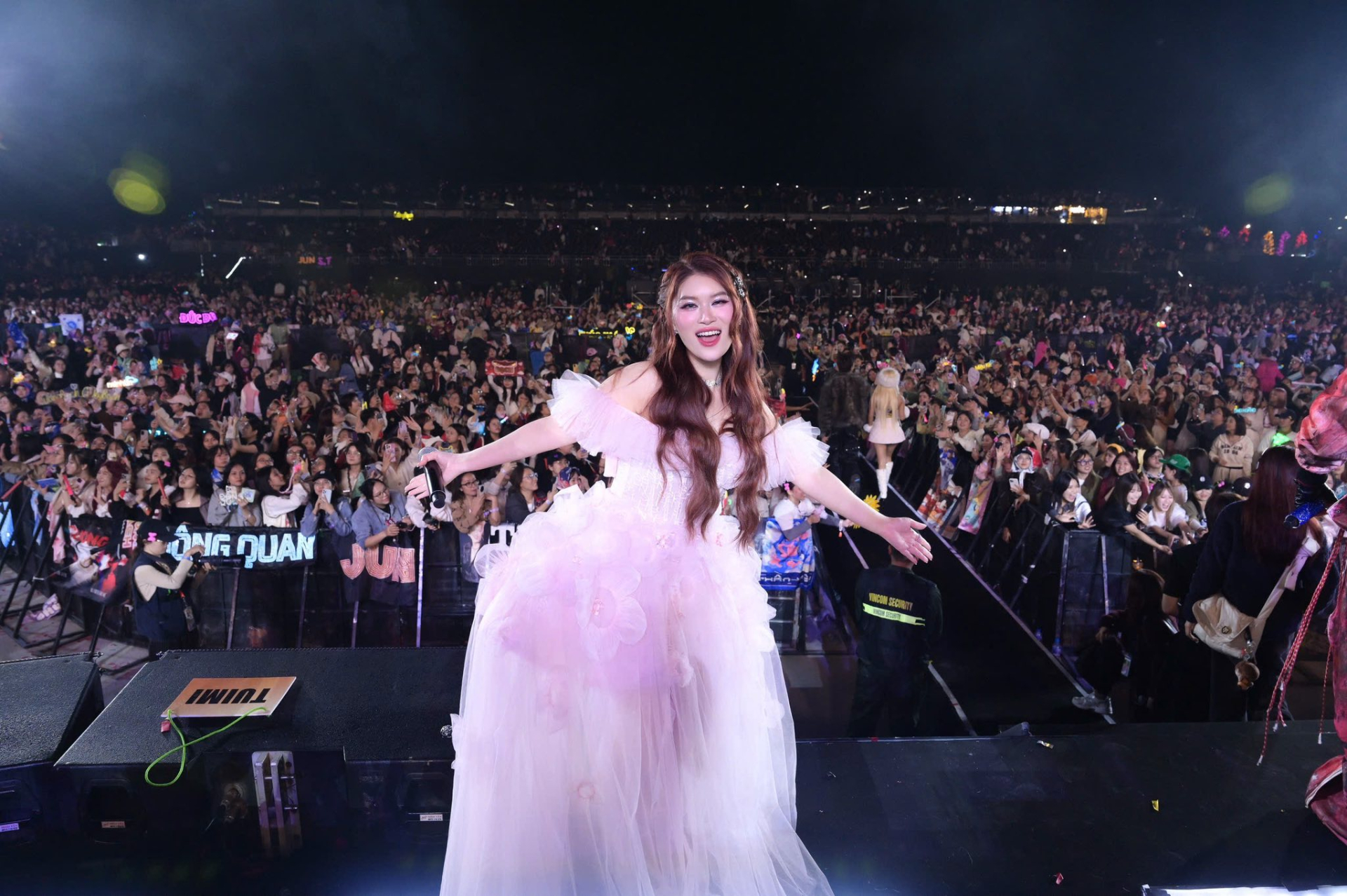 Tiểu thư nghìn tỷ Việt Nam làm ca sĩ, MV này mà ra mắt thời “công chúa bong bóng” chắc viral lắm!- Ảnh 5.